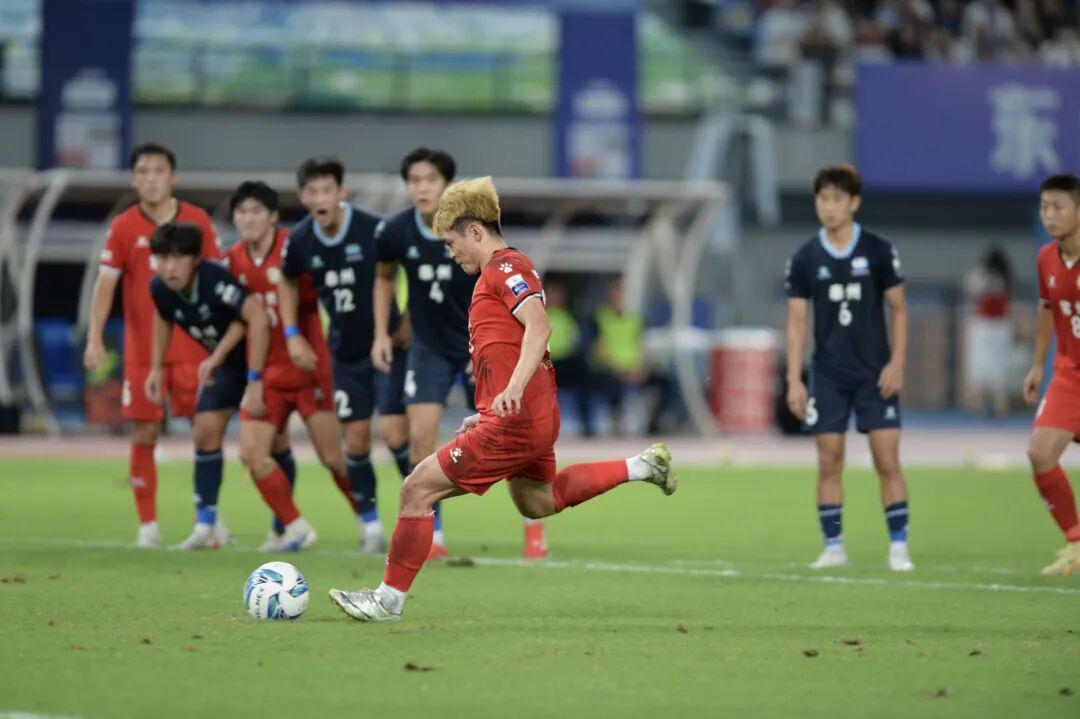 凭借前国脚黄紫昌一粒点球，常州队1：1踢平泰州队