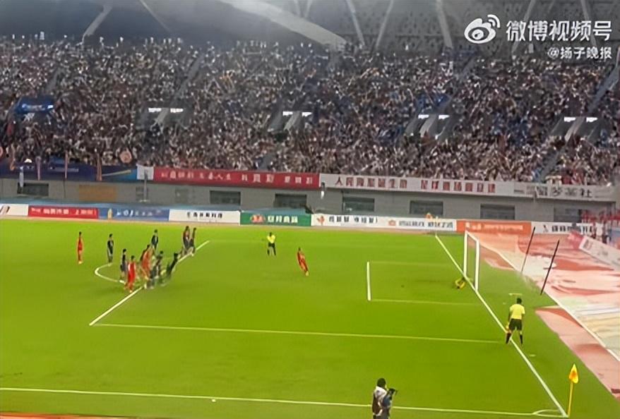 凭借前国脚黄紫昌一粒点球，常州队1：1踢平泰州队